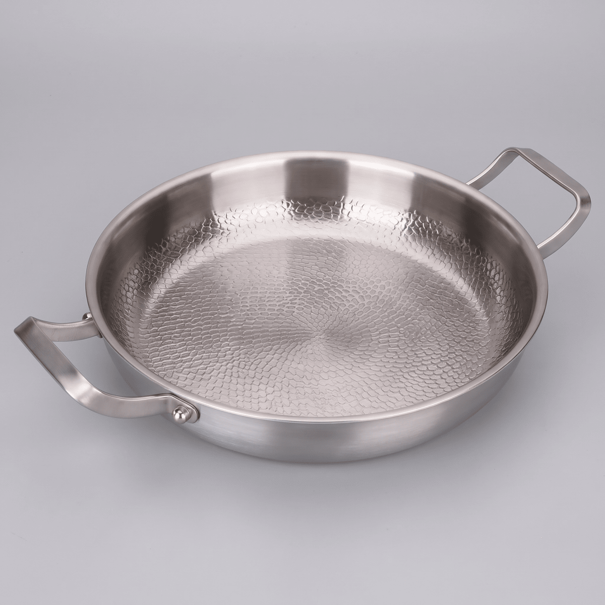 Fenn Forged Hammered Dual-Handle Pan hero